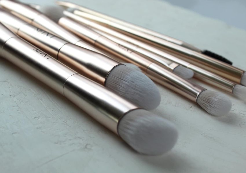 4 Tips You Never Know to Choose the Best Makeup Brush Holders